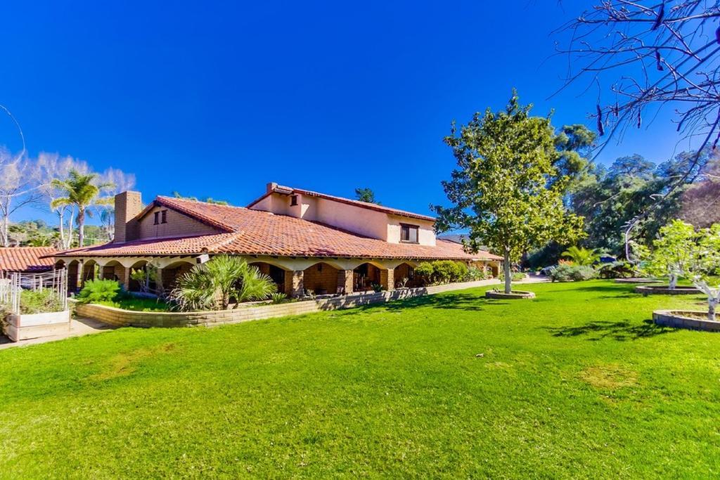 Vineyard Hacienda Hotel Spring Valley  Exterior photo