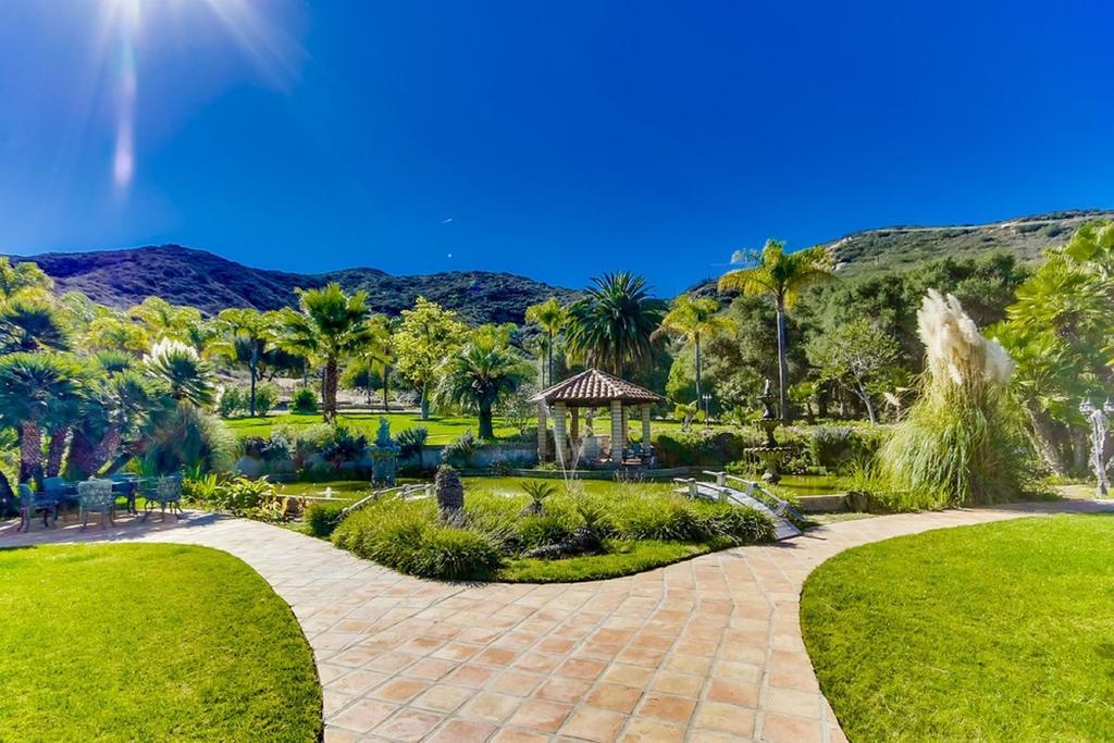 Vineyard Hacienda Hotel Spring Valley  Exterior photo