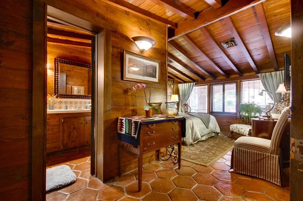 Vineyard Hacienda Hotel Spring Valley  Room photo