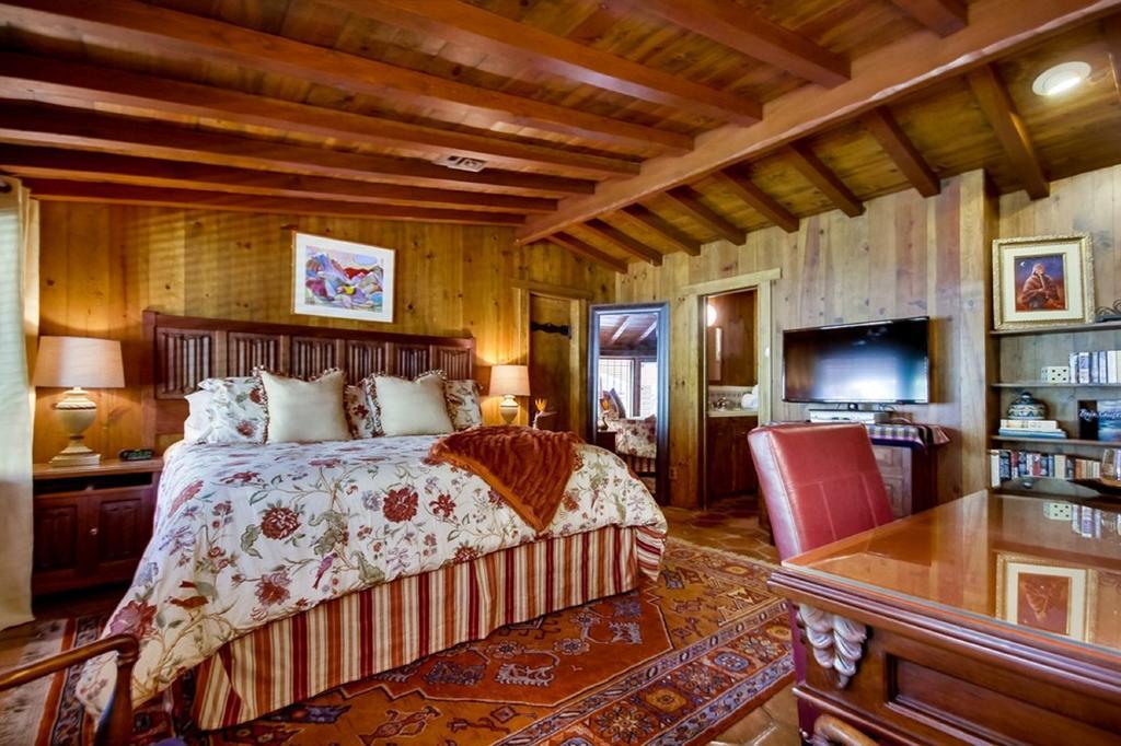 Vineyard Hacienda Hotel Spring Valley  Room photo