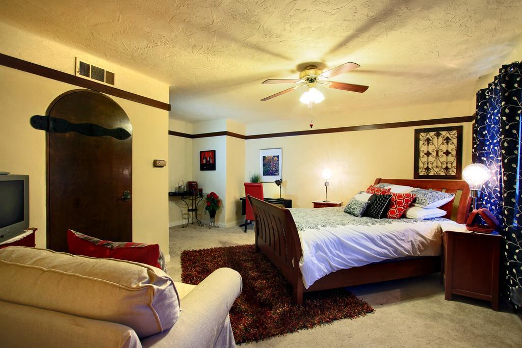 Vineyard Hacienda Hotel Spring Valley  Exterior photo