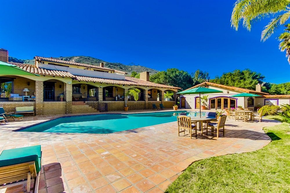 Vineyard Hacienda Hotel Spring Valley  Exterior photo